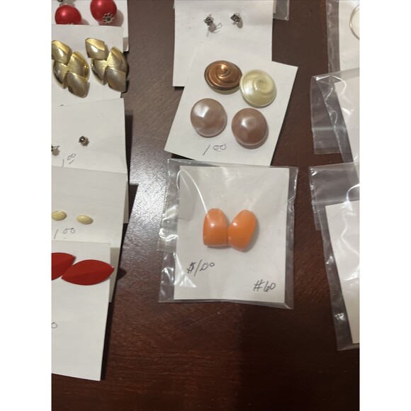 VTG. LOT OF 27 PAIRS EARRINGS Hoops, Dangles, Posts, And More - Picture 8 of 10